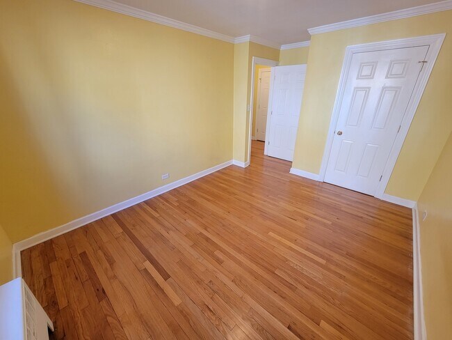 Building Photo - 2950 W Arthur Ave