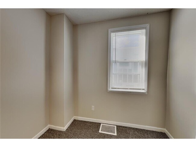 Building Photo - 303 Curtice St E