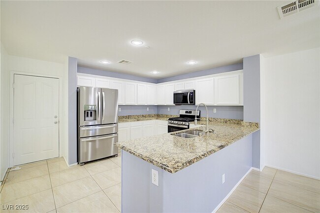 Building Photo - 2120 Waterlily View St