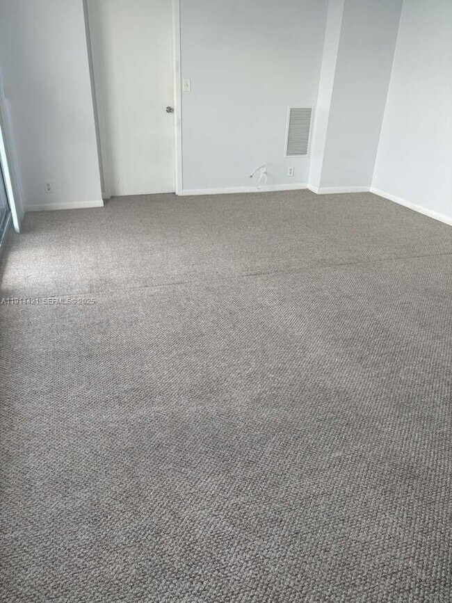 Building Photo - 7601 E Treasure Dr