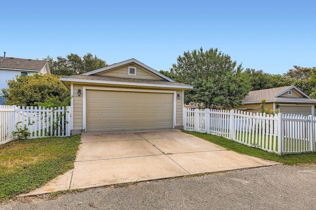 Building Photo - 4418 Mather