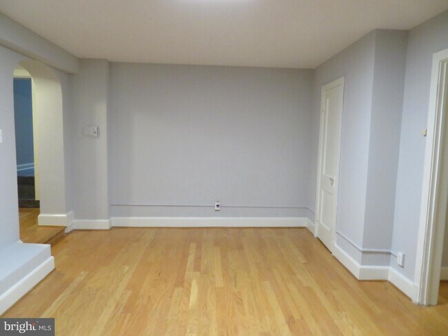 Building Photo - 3925 Davis Pl NW