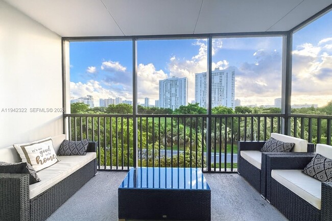 Building Photo - 3401 N Country Club Dr