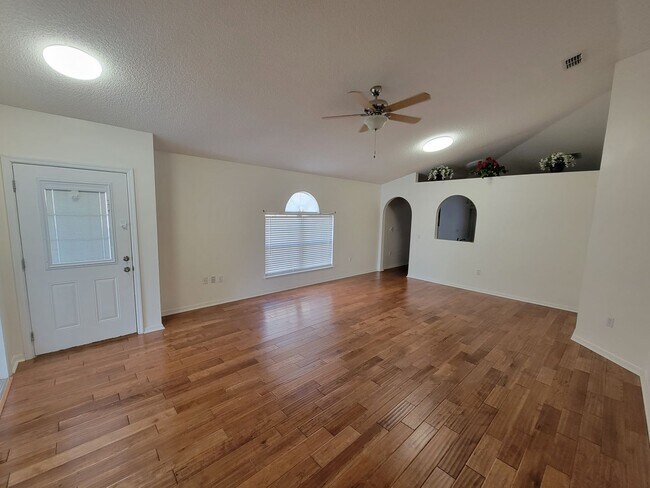 Building Photo - Coming Soon ... Charming 3 Bed/2 Bath Home...