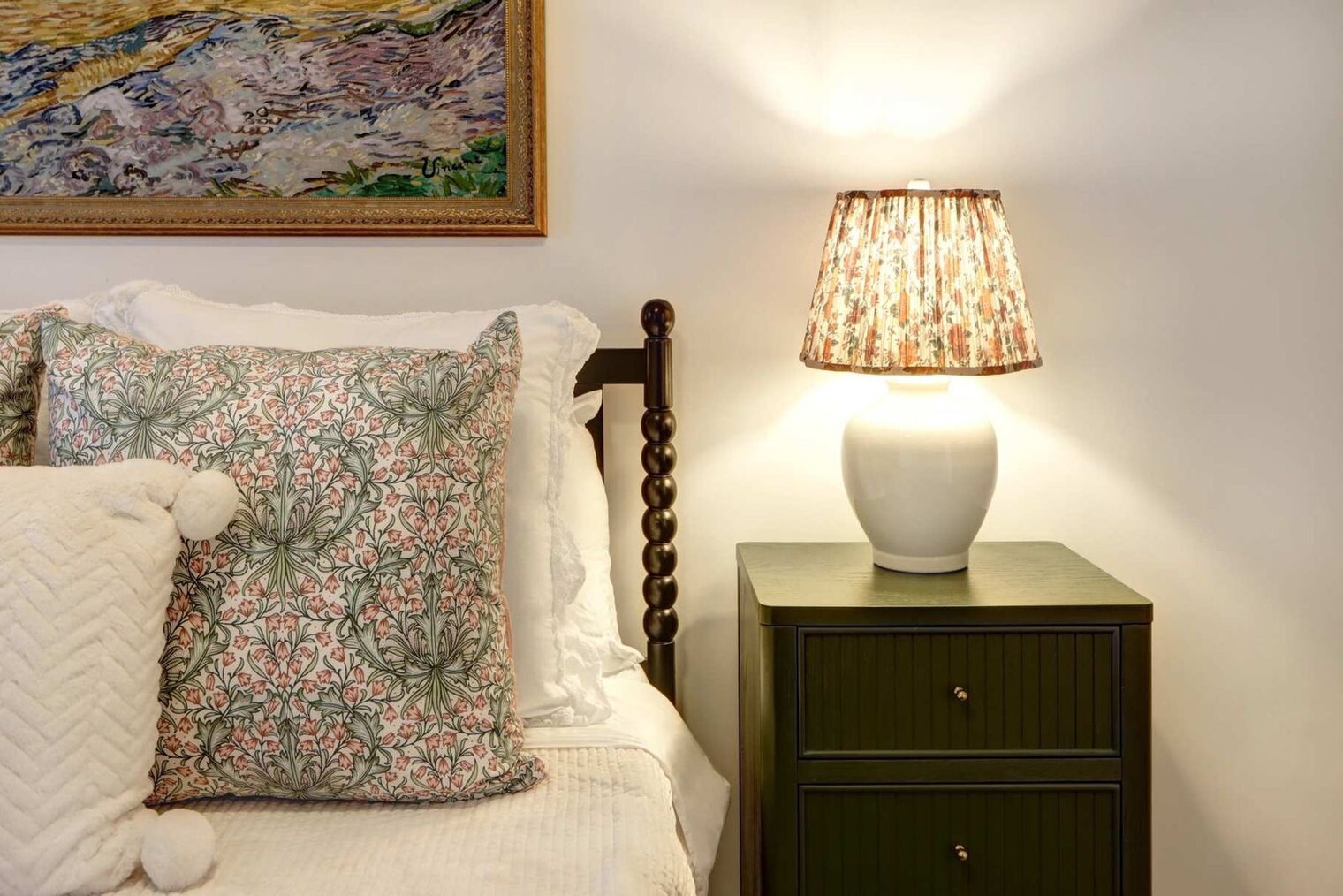 Building Photo - 306 E Victory Dr