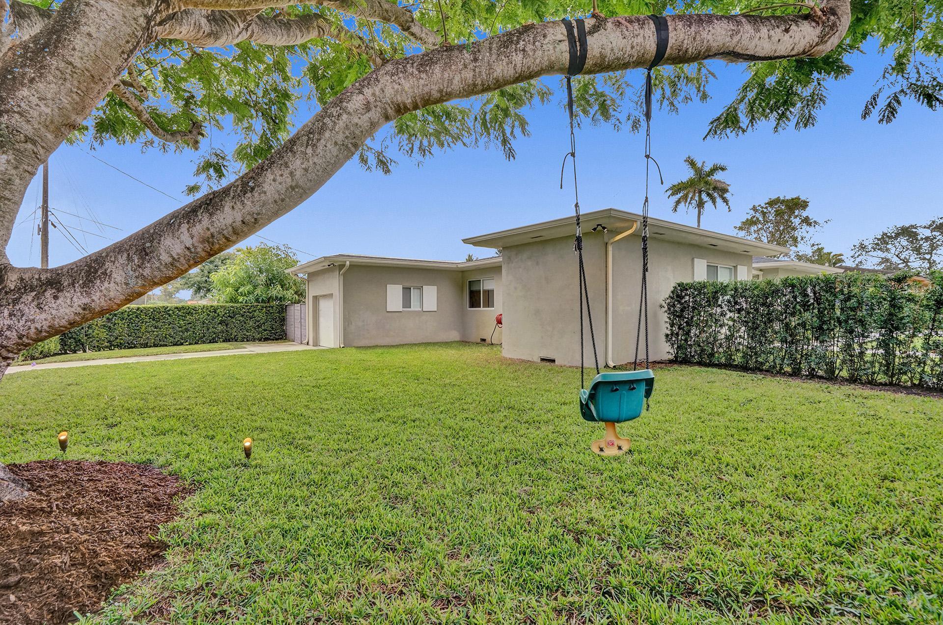 Building Photo - 11425 NE 3rd Ave