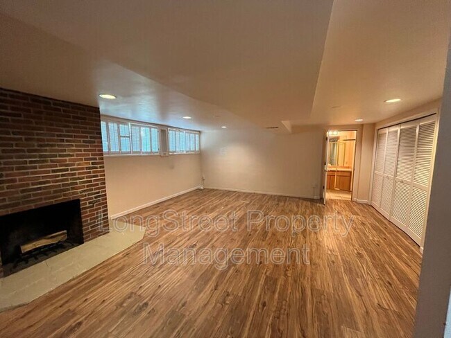 Building Photo - 4426 SW 34th Ave