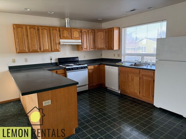 Building Photo - 3610 McLean Dr