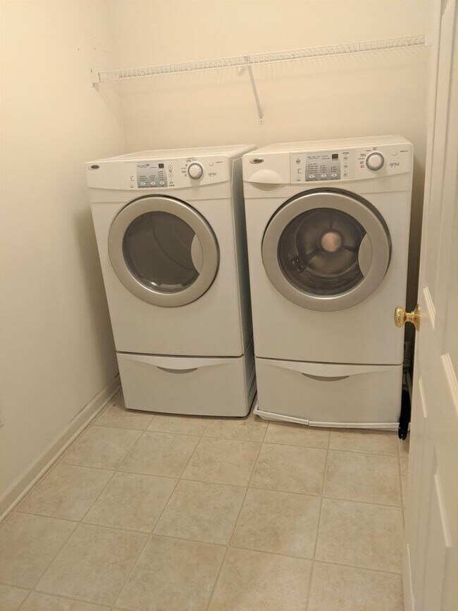 Building Photo - Perfect Townhouse Rental in Sicklerville!