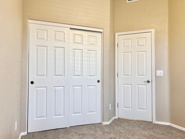 Building Photo - 6660 E Roland St