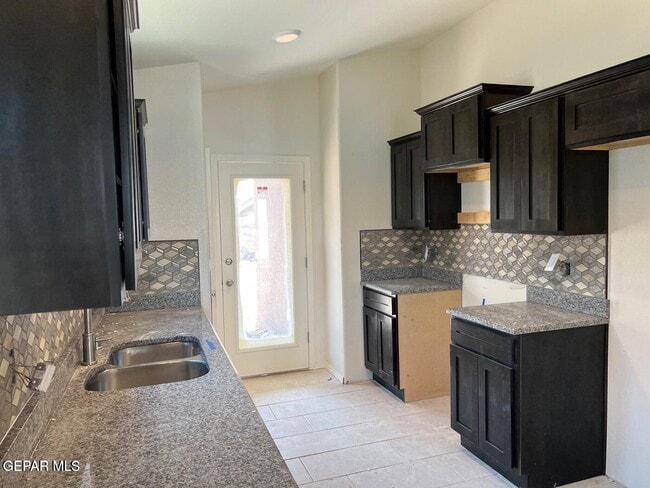 Building Photo - 4868 Marisabel Azcarate St