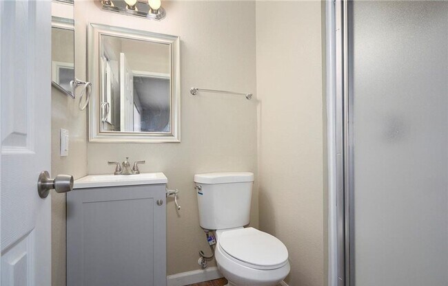Building Photo - AVAILABLE NOW! LOVELY Remodeled 2 Bedroom ...