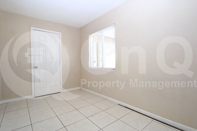 Building Photo - 3206 W Cypress St