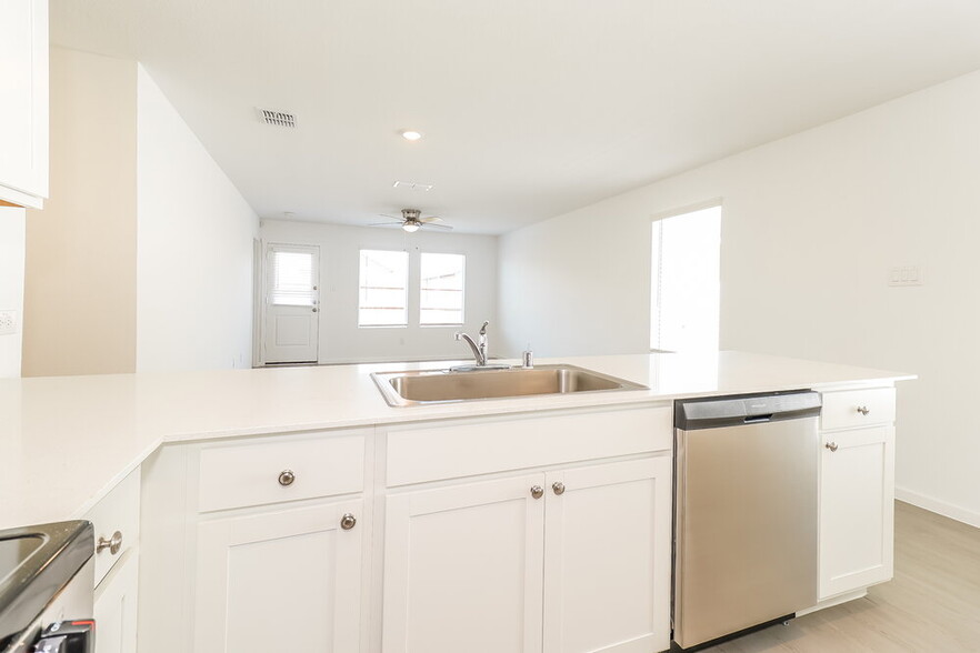 Building Photo - 1239 Maple St