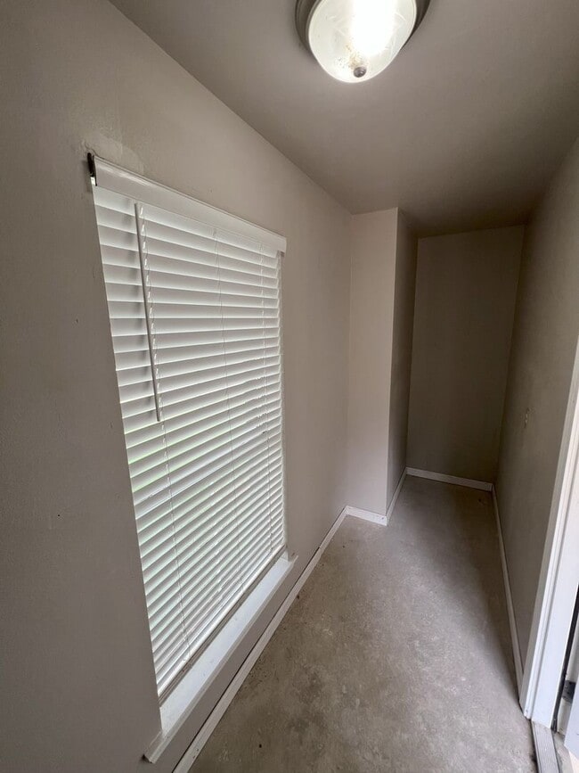 Building Photo - Charming updated 3 bedroom, 2 bath home in...