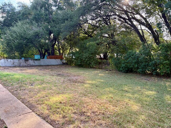 Building Photo - 11401 Indianhead Dr