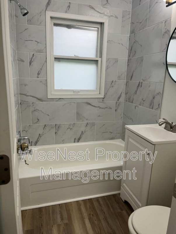 Building Photo - 805 W 39 St N