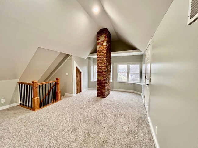 Building Photo - Four Bedroom Historic Clifton Gem!