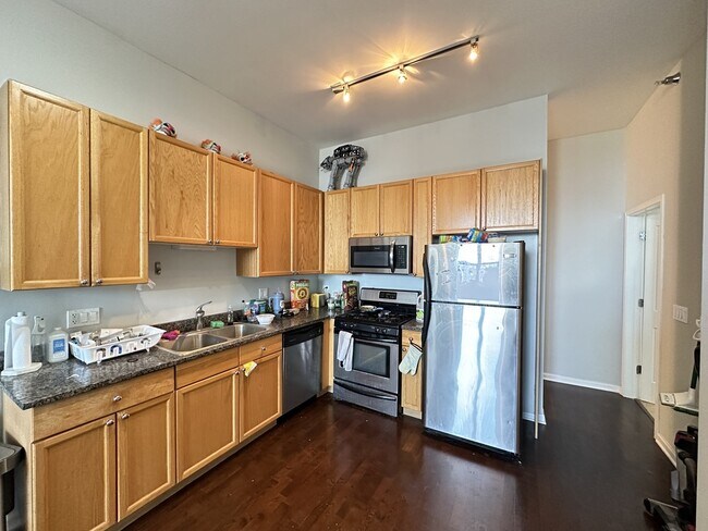 Building Photo - 1464 S Michigan Ave