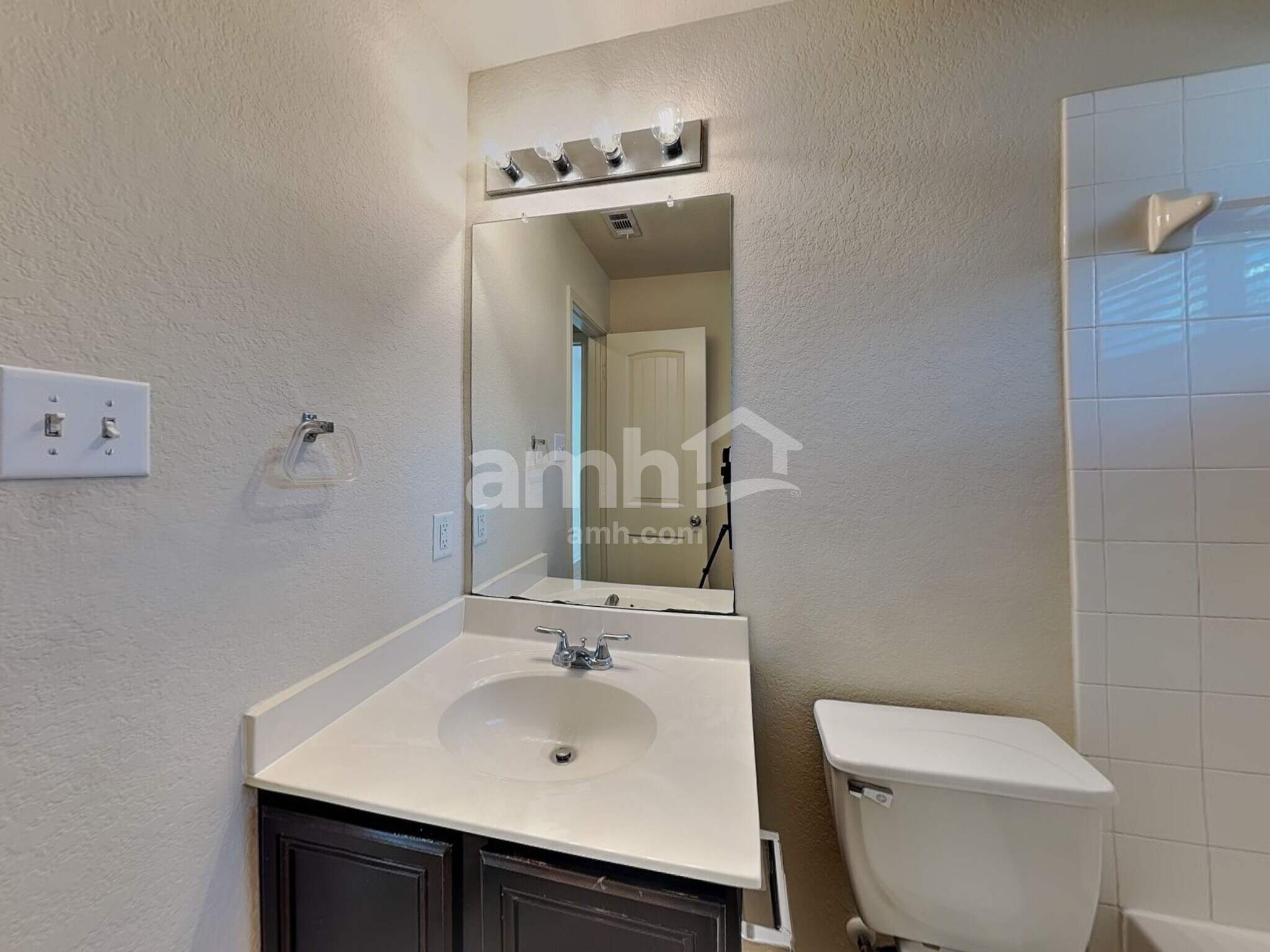 Building Photo - 2129 Hazelwood Dr