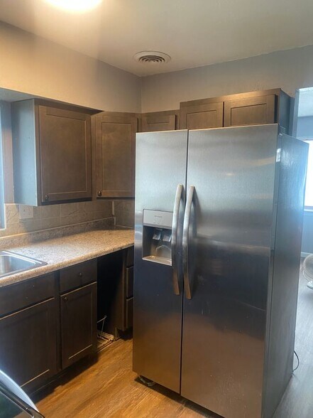 Building Photo - 5261 Thrush Ave