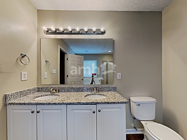 Building Photo - 6110 Goldenfield Dr