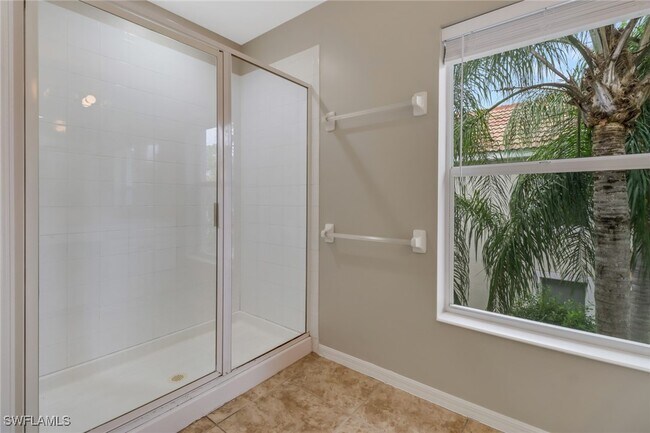 Building Photo - 815 Hampton Cir