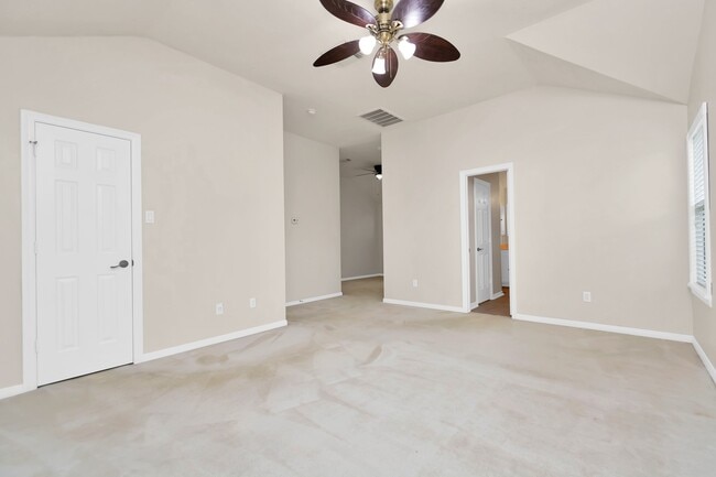 Building Photo - 16510 Bluff Springs Dr