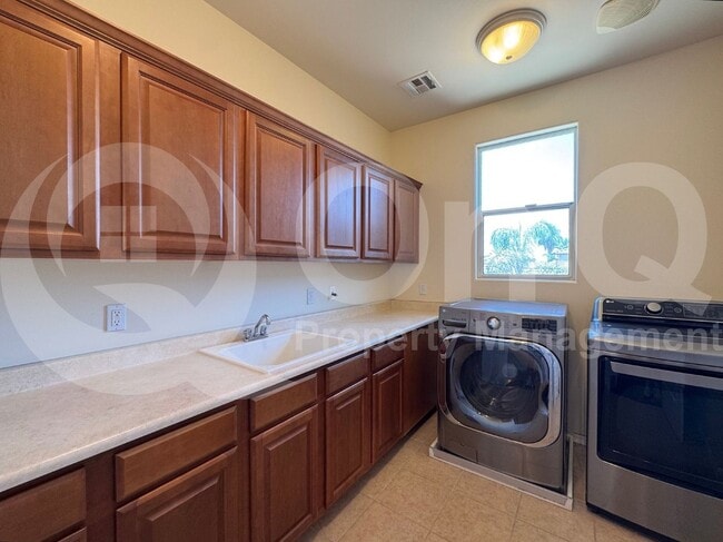 Building Photo - 4371 S Pecan Dr