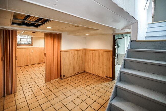 Building Photo - 409 E Melbourne Ave