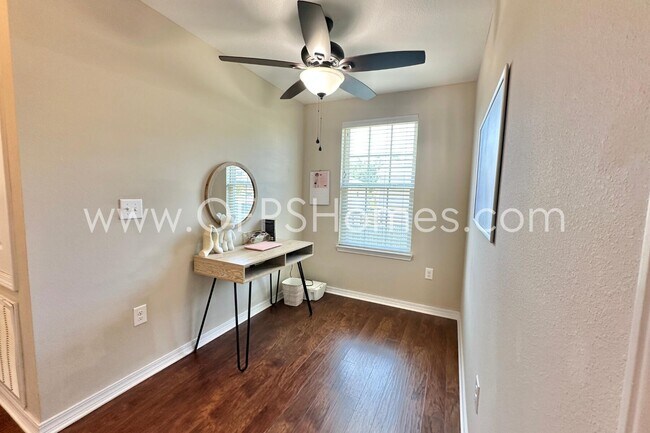 Building Photo - 454 Eisenhower Dr