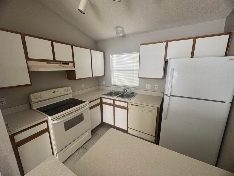 Building Photo - 2161 Jessa Dr