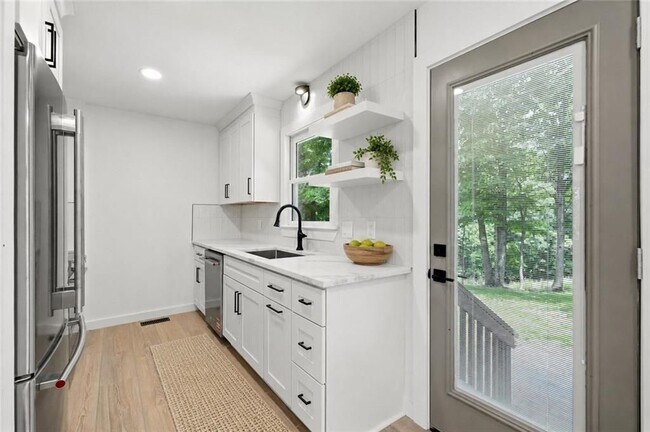 Building Photo - 26 Ridgeview Ct