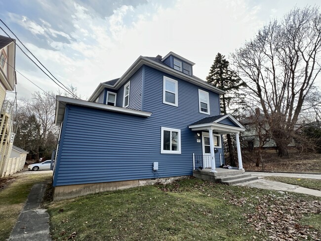 Building Photo - 216 E South St