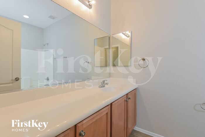 Building Photo - 10588 E Oakbrook St