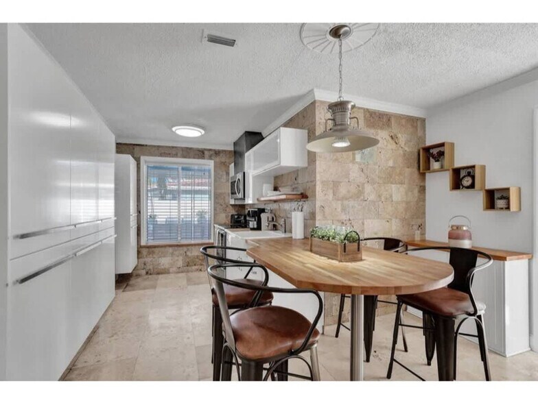 Building Photo - 3215 NE 7th St