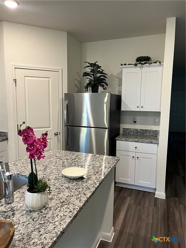 Building Photo - 124 Parrigin Cv