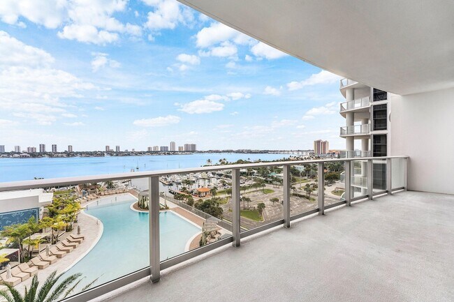 Building Photo - 220 Lake Shore Dr