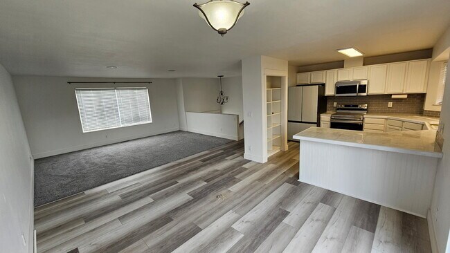 Building Photo - 4411 Sinai Dr