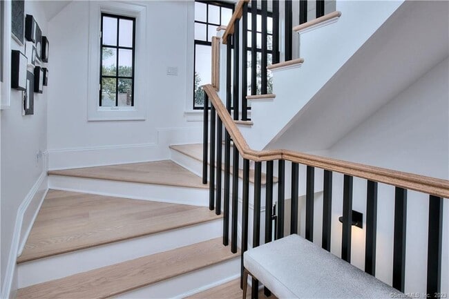 Building Photo - 18 Danbury Ave