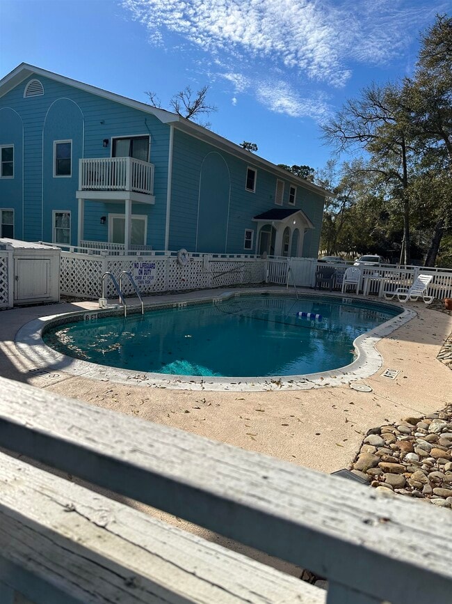 Building Photo - 420 Pine Ave