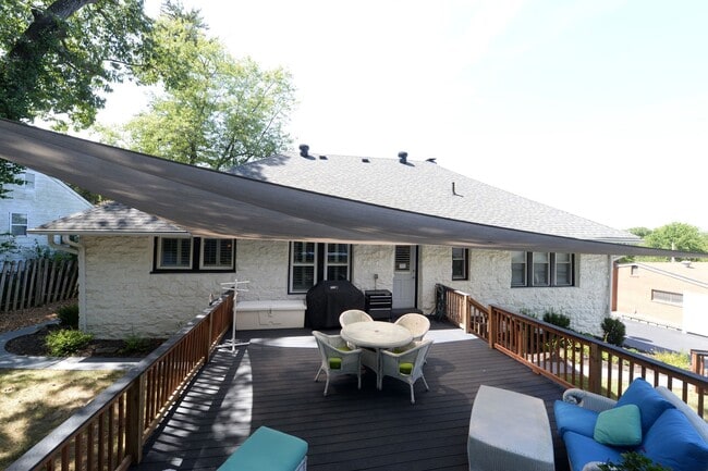 Building Photo - 354 Frieda Ave
