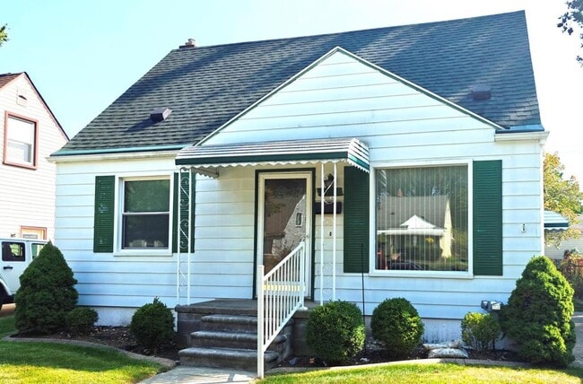 Primary Photo - 1409 Royal Ave