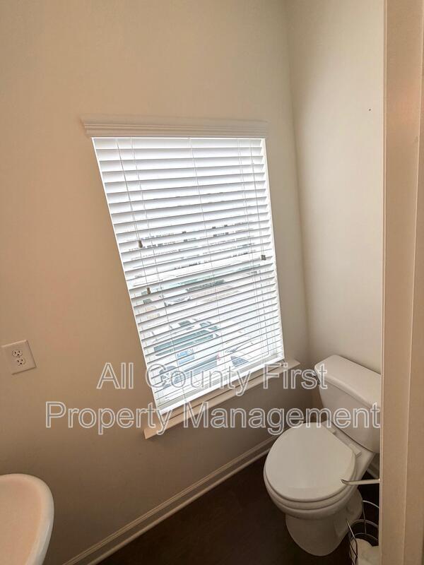 Building Photo - 887 Society Cir