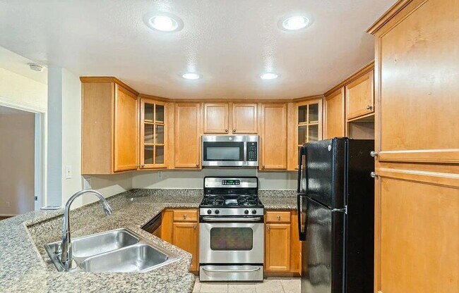 Building Photo - 1 Bedroom Gem in Carmel Valleys Top Notch ...