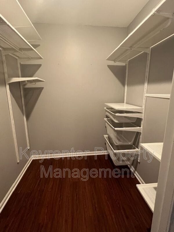 Building Photo - 4318 Belleview Ave