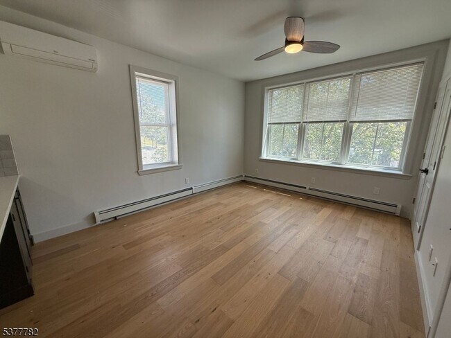 Building Photo - 130 Forest St