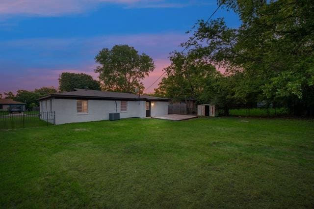 Building Photo - 3912 Lakewood Dr