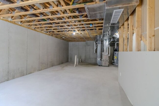 Building Photo - 1502 Simsbury St