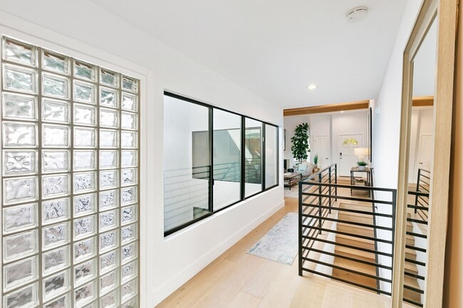 Building Photo - 6502 Dume Dr